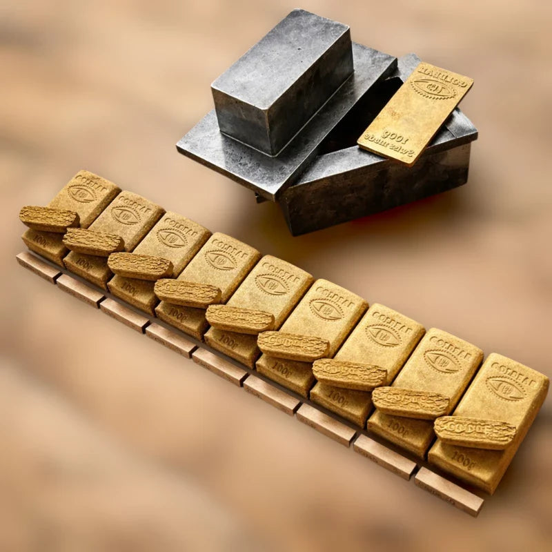 Sélection de résines CBD premium en plaquettes et blocs de hash sur fond bois - Marina CBD.