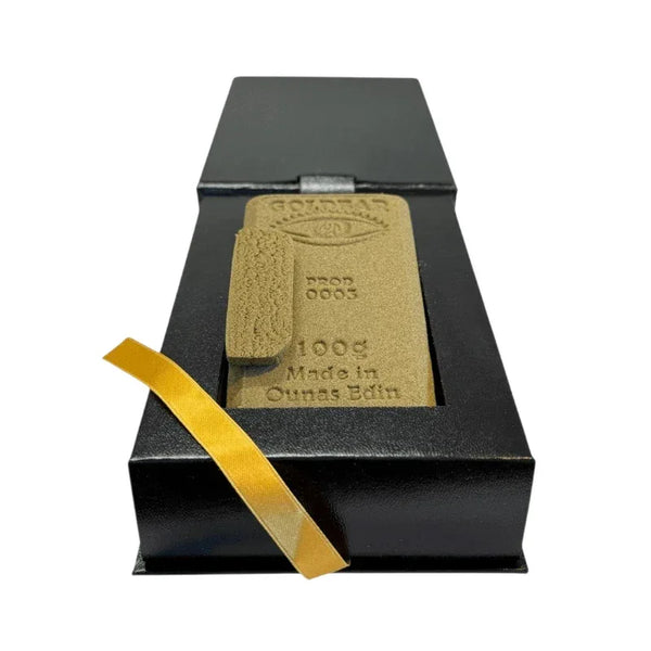 Coffret de luxe ouvert présentant le lingot de résine Strawberry Beldi Hash par Ounas Edin Goldbar420.